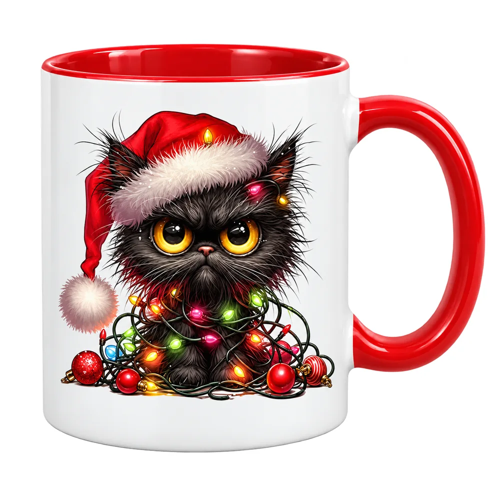 Taza blanca con asa e interior rojos y estampado de gato negro con gorro navideño, ojos dorados y luces multicolores.